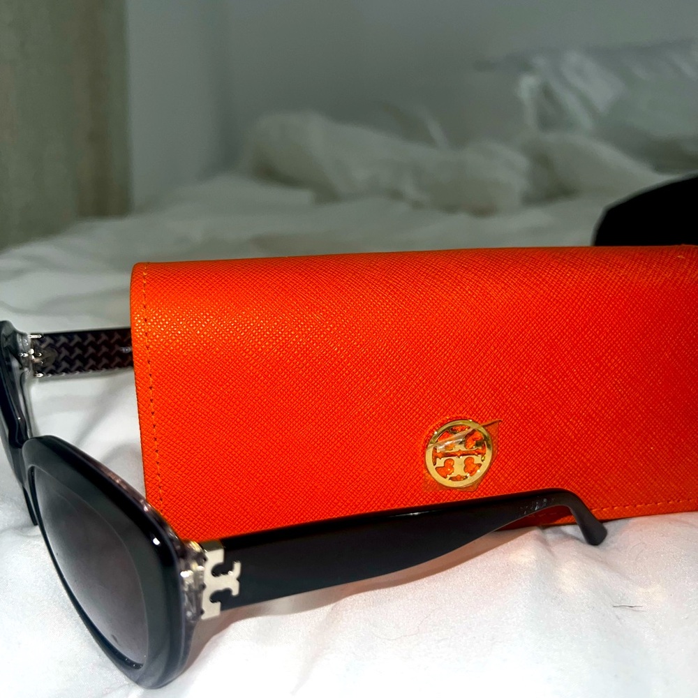 Tory Burch Sunglasses Black Gradient Lens Logo Designer Read Cat Eye
